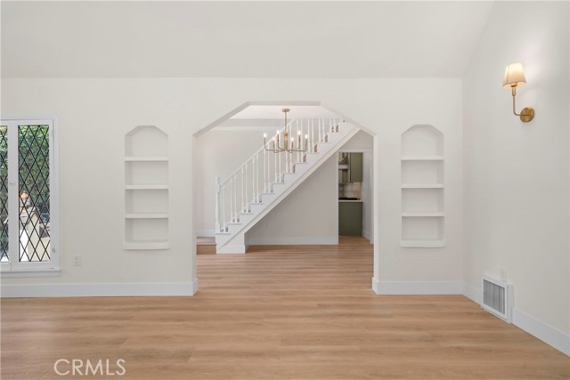 2404 N Poinsettia, Santa Ana CA: https://media.crmls.org/medias/bda18ab1-ade6-4256-9afb-ead7158b8a85.jpg