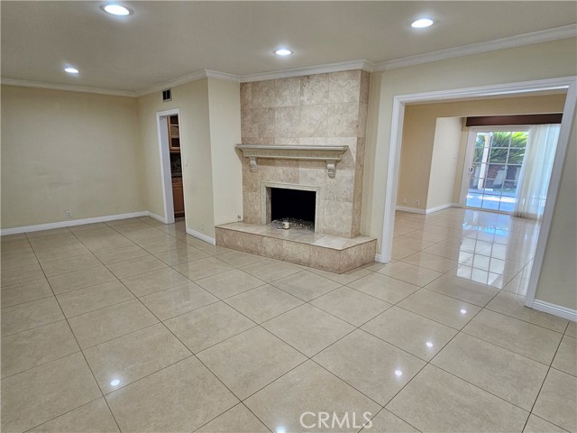 Detail Gallery Image 3 of 25 For 13824 Valerio, Van Nuys,  CA 91405 - 3 Beds | 3 Baths