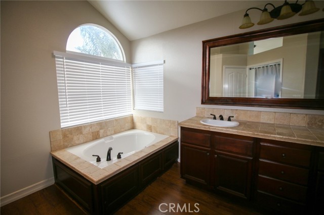 30499 Covecrest Circle, Menifee CA: https://media.crmls.org/medias/bda2743e-4df5-4b28-9292-bb94551a8981.jpg