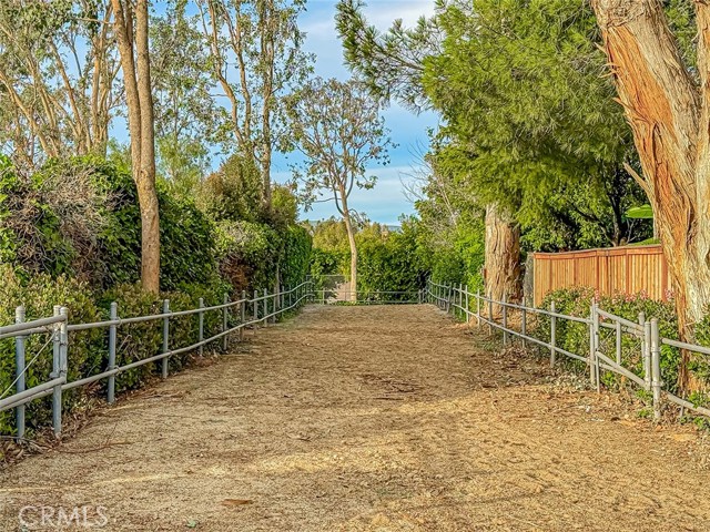 Detail Gallery Image 4 of 44 For 377 Oldstone Ct, Simi Valley,  CA 93065 - 4 Beds | 2 Baths