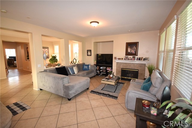 1886 Mount Verdugo Lane, Perris CA: https://media.crmls.org/medias/bda3b0a9-e9f8-4637-a612-87884be45a97.jpg