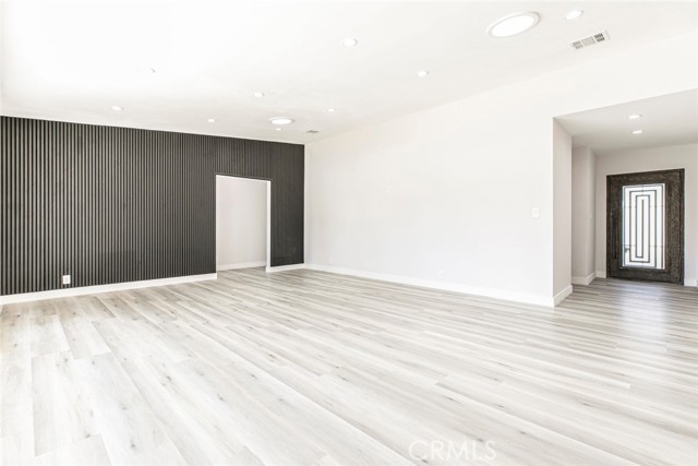 Detail Gallery Image 5 of 28 For 17646 Raymer St, Northridge,  CA 91325 - 3 Beds | 3 Baths