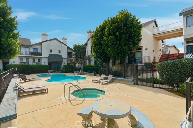 Detail Gallery Image 2 of 16 For 9620 Sepulveda #39,  North Hills,  CA 91343 - 2 Beds | 2/1 Baths
