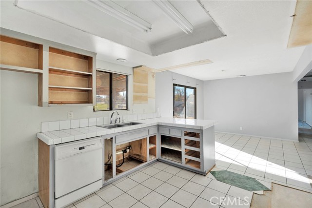 Detail Gallery Image 12 of 22 For 15807 Sitting Bull, Victorville,  CA 92395 - 3 Beds | 2 Baths