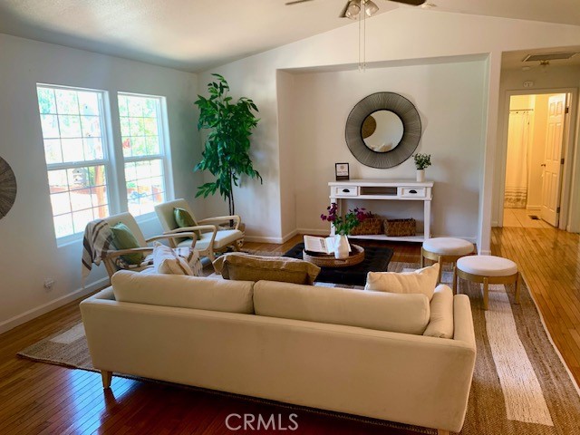 10621 Point Lakeview Road, Kelseyville CA: https://media.crmls.org/medias/bda5d939-bdb5-4828-9557-e539abfaccab.jpg