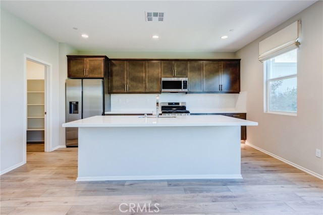 13139 Upland Court, Hesperia CA: https://media.crmls.org/medias/bda85792-e162-4cdc-81da-dda6048aa4e8.jpg