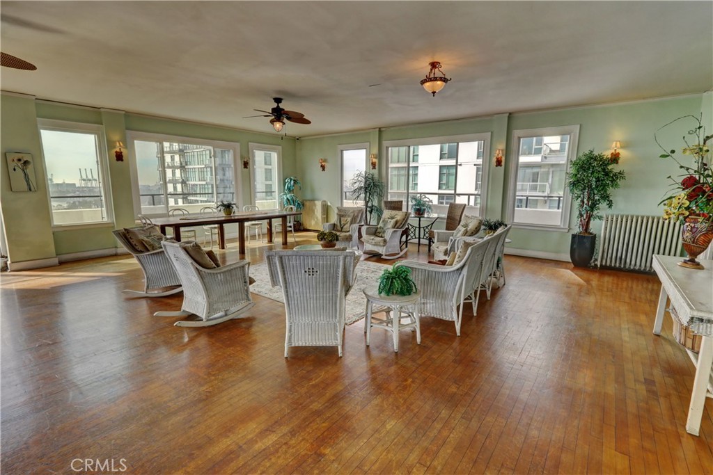 360 W Ocean Boulevard #404