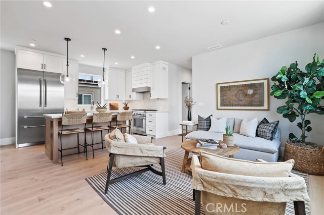825 W Bay Avenue, Newport Beach CA: https://media.crmls.org/medias/bda8eb8f-f682-46b0-802c-d1cd855cedb4.jpg