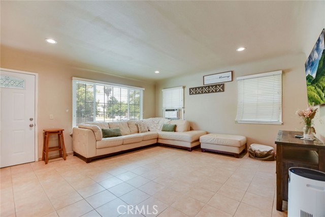 34510 Avenue B, Yucaipa CA: https://media.crmls.org/medias/bda8f3fc-9301-42cf-bcd0-937ae9fd633c.jpg