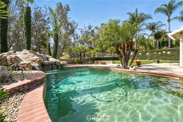 3581 Hillsdale Ranch Road, Chino Hills CA: https://media.crmls.org/medias/bdaa865d-62f5-4a23-8484-24cf661787ad.jpg