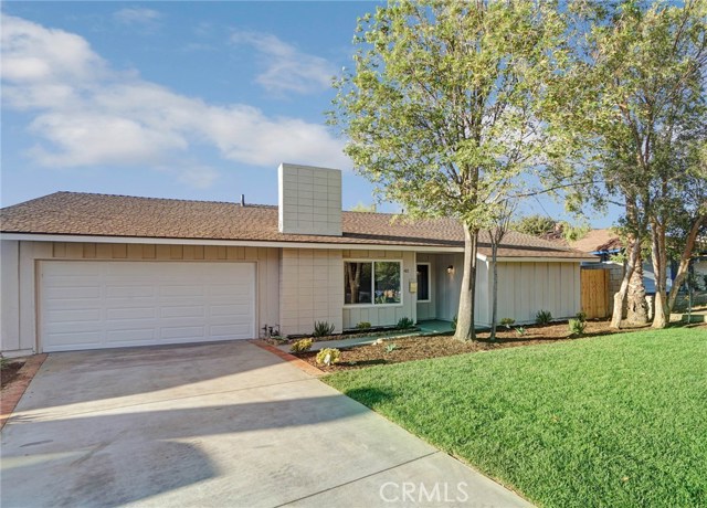 421 Pike Dr, Corona, CA 92879