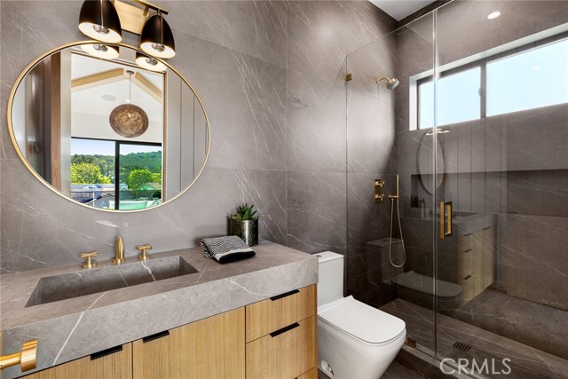 4601 Vista De Oro Avenue, Woodland Hills CA: https://media.crmls.org/medias/bdab59b3-9de2-4cef-86a0-591da91e718c.jpg