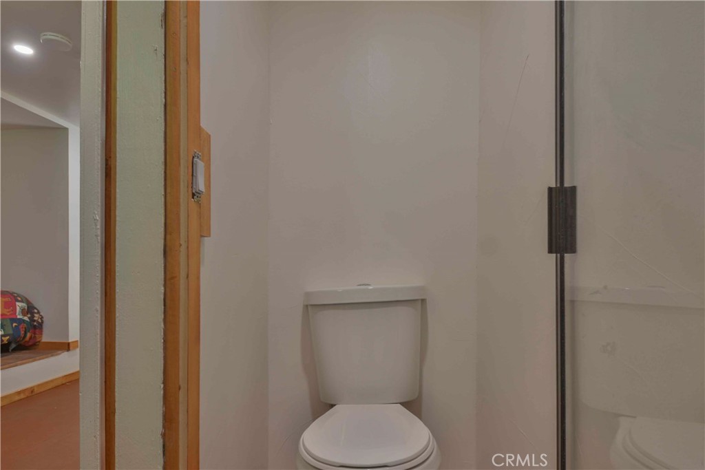 https://media.crmls.org/medias/bdabef66-76c7-4f98-a311-079af250f6ab.jpg?preset=X-Large