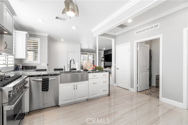 Detail Gallery Image 14 of 70 For 5149 Sammy Hagar, Fontana,  CA 92336 - 6 Beds | 4/1 Baths