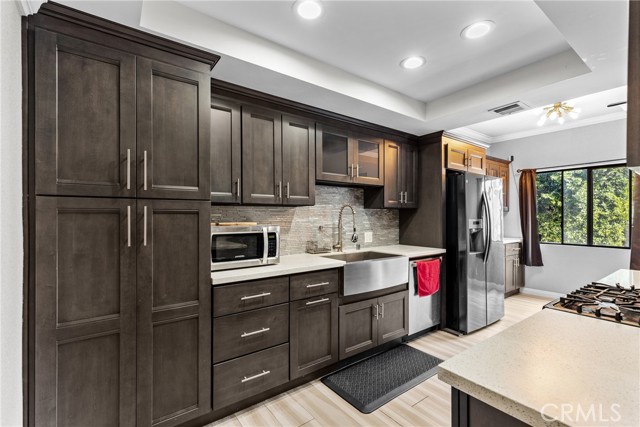 Detail Gallery Image 14 of 26 For 17500 Sherman Way #102,  Van Nuys,  CA 91406 - 3 Beds | 2 Baths