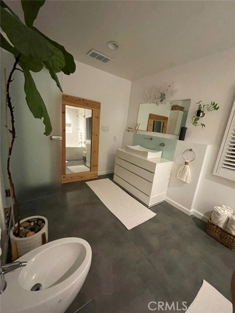 709 Havana Avenue, Long Beach CA: https://media.crmls.org/medias/bdaebcf3-8779-4aa4-93f5-e85991f986ac.jpg