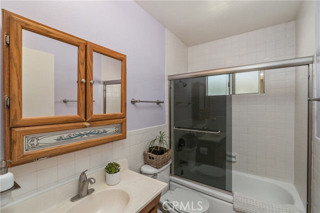 Detail Gallery Image 14 of 21 For 6133 Whitsett Ave #17,  North Hollywood,  CA 91606 - 3 Beds | 2 Baths