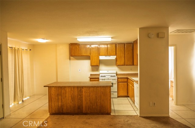 Detail Gallery Image 4 of 14 For 15744 Bear Valley Rd #8,  Victorville,  CA 92395 - 2 Beds | 2/1 Baths