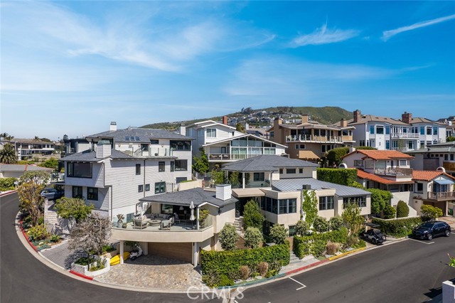 Detail Gallery Image 42 of 45 For 27 Emerald Bay, Laguna Beach,  CA 92651 - 4 Beds | 5/1 Baths