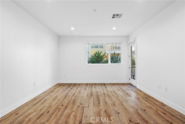 Detail Gallery Image 8 of 34 For 21301 Erwin #206,  Woodland Hills,  CA 91367 - 2 Beds | 2 Baths