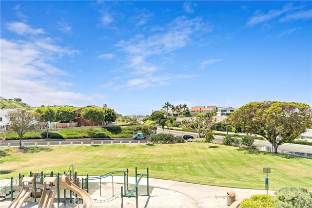 24 Narbonne, Newport Beach CA: https://media.crmls.org/medias/bdb1b666-b991-4826-a886-a27075372e43.jpg
