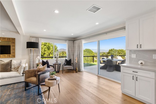 Detail Gallery Image 7 of 69 For 23202 Aetna St, Woodland Hills,  CA 91367 - 5 Beds | 4 Baths