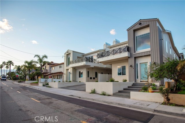 Detail Gallery Image 3 of 8 For 2203 Marshalfield #B,  Redondo Beach,  CA 90278 - 4 Beds | 3/1 Baths