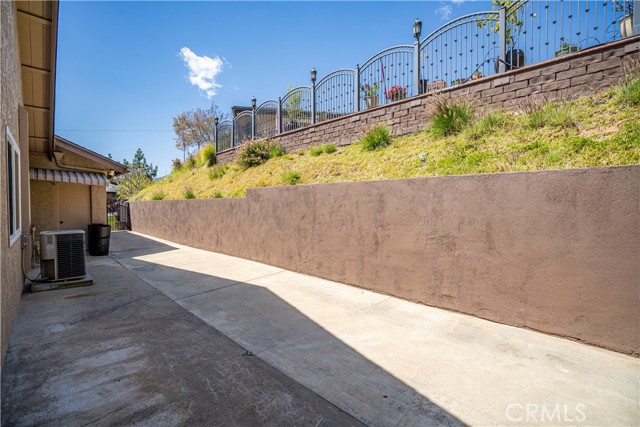 Detail Gallery Image 30 of 41 For 1550 N Viewcrest Dr, Azusa,  CA 91702 - 3 Beds | 2 Baths