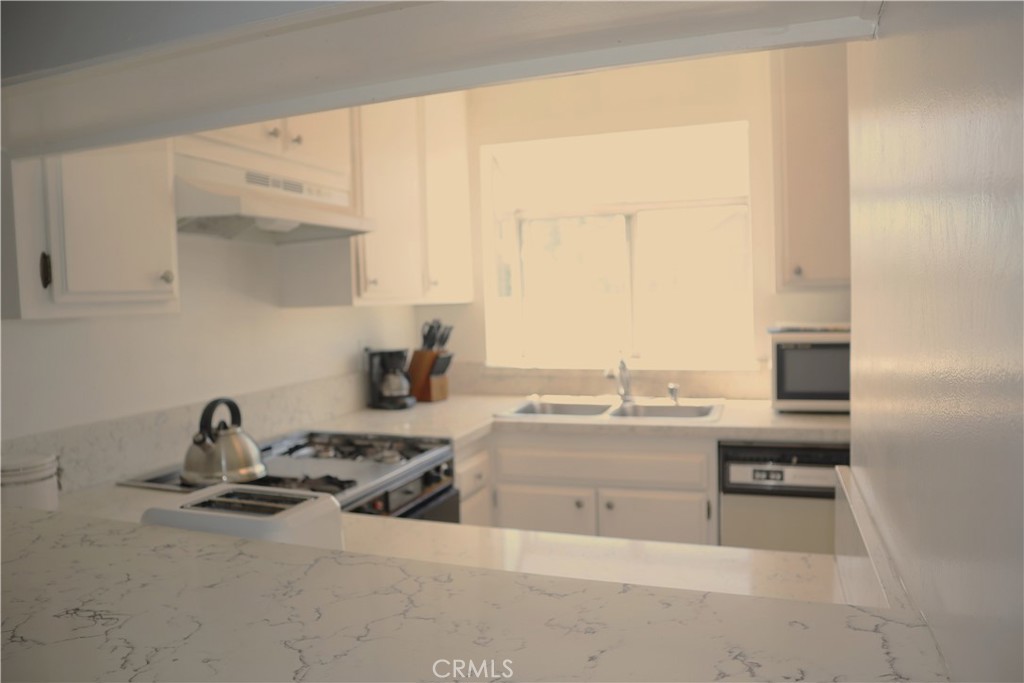 https://media.crmls.org/medias/bdb2aa31-04b0-4b4c-9bb7-640f03638be0.jpg?preset=X-Large