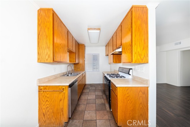 Detail Gallery Image 2 of 16 For 11827 Beverly Bld #3,  Whittier,  CA 90601 - 2 Beds | 1 Baths