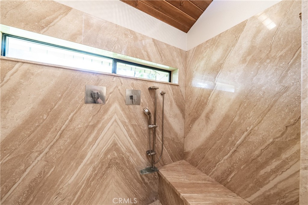 https://media.crmls.org/medias/bdb3e878-4c4c-4012-85d3-7068581f7e7f.jpg?preset=X-Large