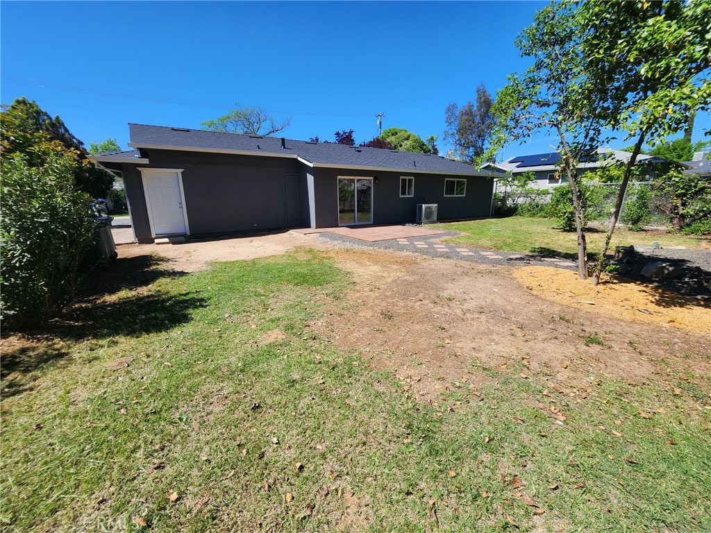 https://media.crmls.org/medias/bdb42920-1a89-4f9b-9f63-b7fc69793984.jpg?preset=X-Large