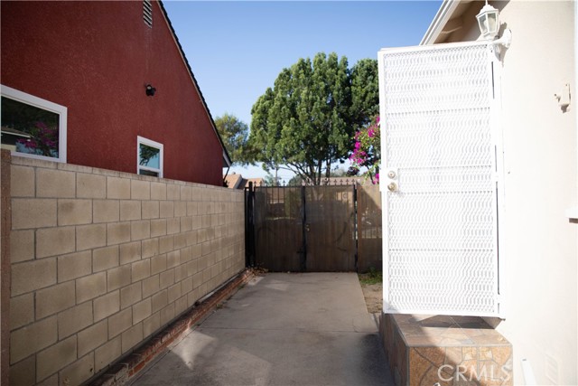Detail Gallery Image 33 of 51 For 9726 Kauffman Ave, South Gate,  CA 91355 - 2 Beds | 1 Baths