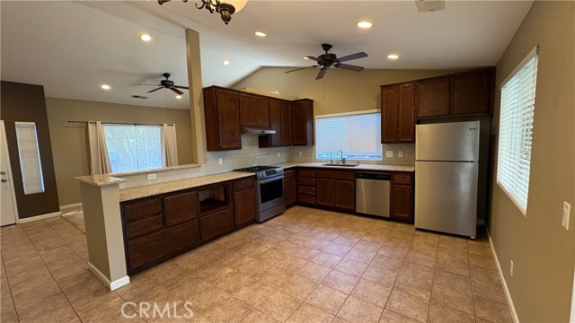 Detail Gallery Image 4 of 17 For 1463 Hunter, Merced,  CA 95340 - 3 Beds | 2 Baths