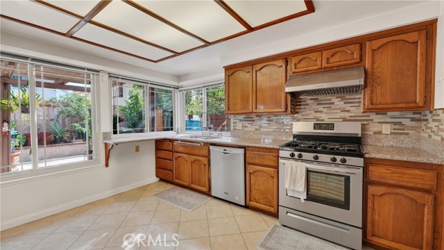 Detail Gallery Image 27 of 56 For 14272 Saarinen Ct, Irvine,  CA 92606 - 4 Beds | 2/1 Baths