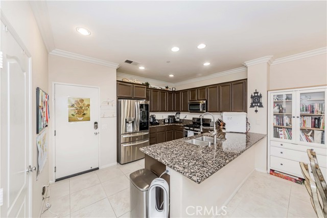 Detail Gallery Image 11 of 36 For 15723 Parkhouse Dr #75,  Fontana,  CA 92336 - 4 Beds | 3/1 Baths