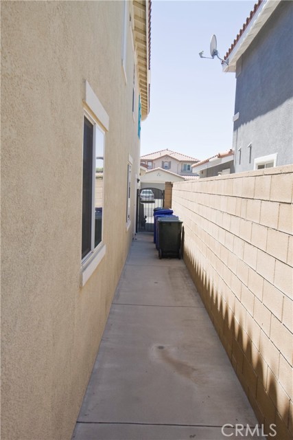 6163 S Hills Way, Fontana CA: https://media.crmls.org/medias/bdb795c1-b32e-4881-922e-d459ec19248c.jpg