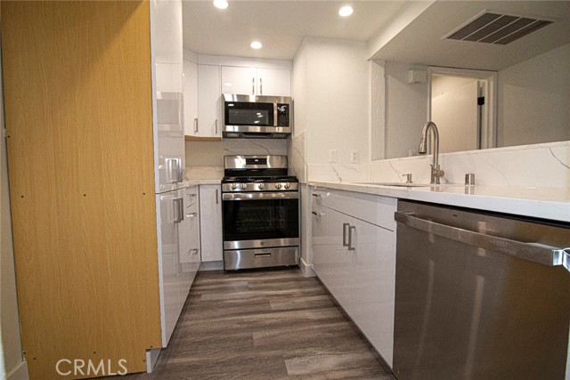 Detail Gallery Image 4 of 21 For 6275 Canoga Ave #73,  Woodland Hills,  CA 91367 - 2 Beds | 1 Baths