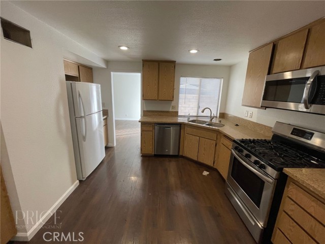 Detail Gallery Image 12 of 26 For 9822 Casiano Ct, Rancho Cucamonga,  CA 91730 - 3 Beds | 2/1 Baths