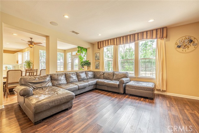 Detail Gallery Image 15 of 48 For 574 Oak Tree Ct, Simi Valley,  CA 93065 - 5 Beds | 4/1 Baths