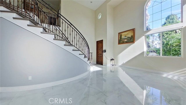 Detail Gallery Image 4 of 45 For 6937 Kian Ct, Van Nuys,  CA 91406 - 4 Beds | 3 Baths