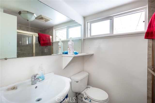 6340 Wilbur Avenue photo 11