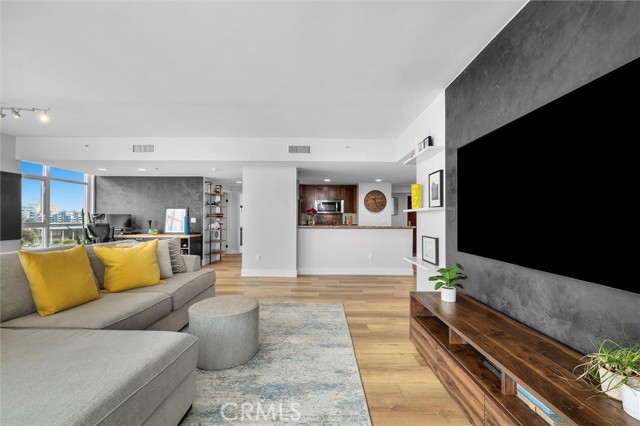 400 W Ocean Boulevard, Long Beach CA: https://media.crmls.org/medias/bdbb5ddb-fced-4ab3-b13b-368454c79dce.jpg