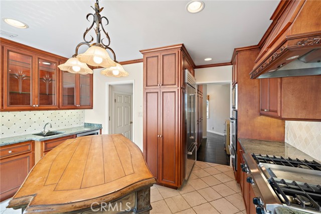 Detail Gallery Image 16 of 49 For 8001 Alverstone Ave, Los Angeles,  CA 90045 - 3 Beds | 4 Baths