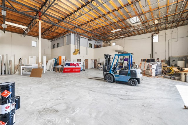 620 S Magnolia Avenue, Ontario CA: https://media.crmls.org/medias/bdbc8169-131d-4a6f-9aa7-fcbec47616af.jpg