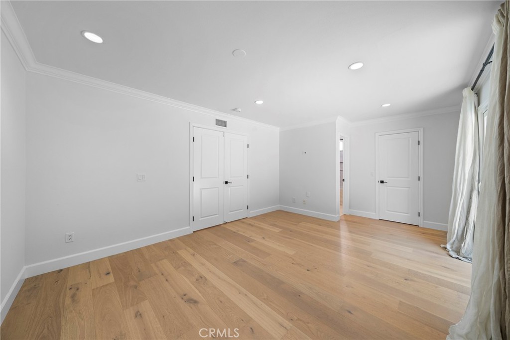 https://media.crmls.org/medias/bdbca211-077b-41dc-a08c-4beb85c90669.jpg?preset=X-Large