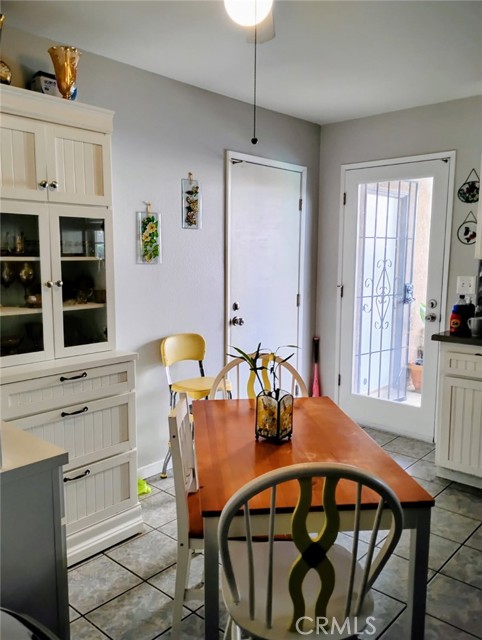 Detail Gallery Image 3 of 14 For 6300 Ringwood St, Bakersfield,  CA 93313 - 3 Beds | 2 Baths