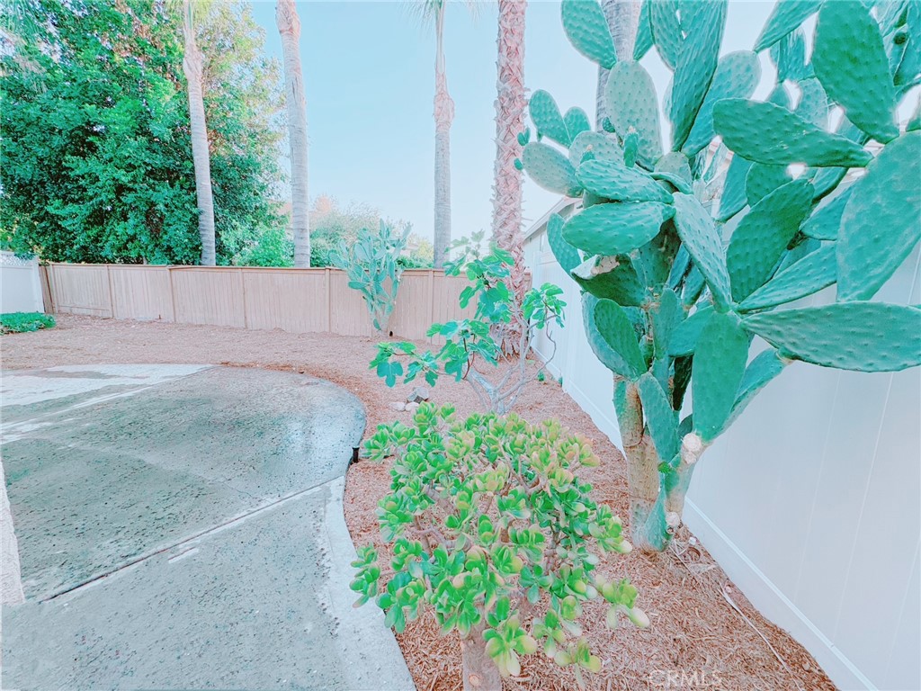 https://media.crmls.org/medias/bdbd54d7-c176-41a5-b981-25492df1f4c1.jpg?preset=X-Large
