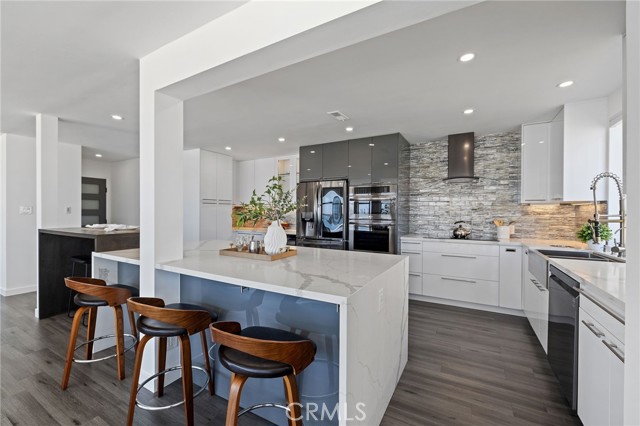 21 7th Place, Long Beach CA: https://media.crmls.org/medias/bdbe63eb-2911-400d-8912-3fb58af3d8e1.jpg