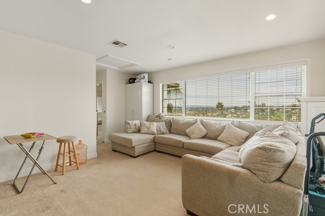 Detail Gallery Image 10 of 14 For 1245 Phillips St, Vista,  CA 92083 - 5 Beds | 4 Baths